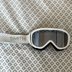 Smith White Ski Goggles with Gray Clear Lense